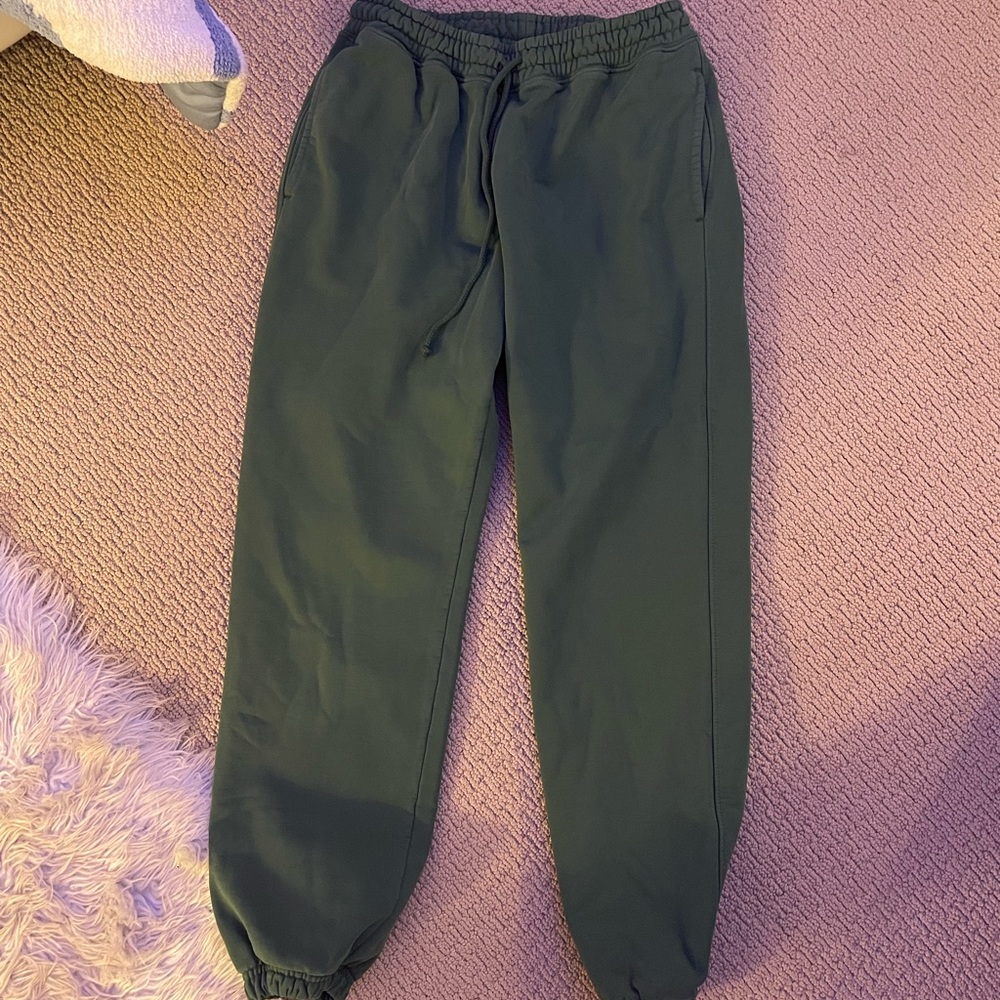 Yellow Label Co. matching set- crew neck and sweatpants in green